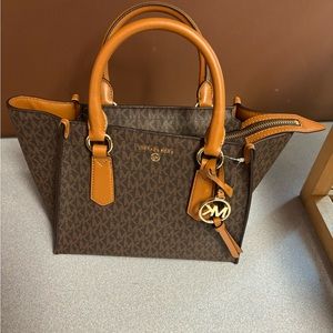 Michael kors Kris purse . Brand new with tags !